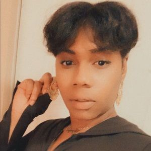 Meet your Posher, Angélique